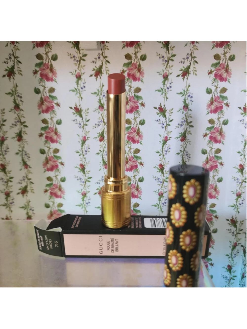 GUCCI golden parcel lipstick in shade 216 #lipstick #luxury